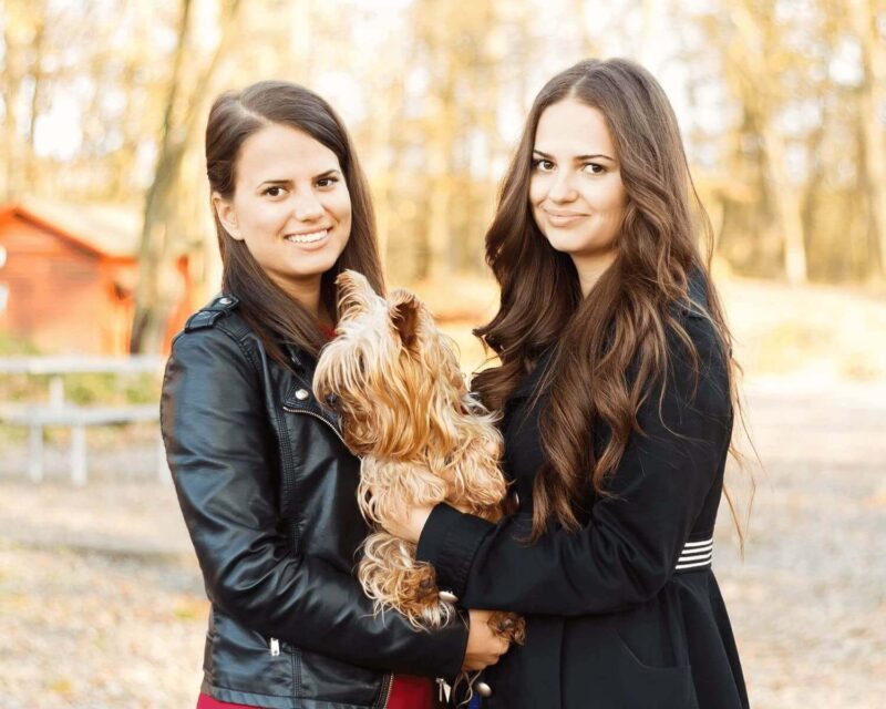 sisters-800×640